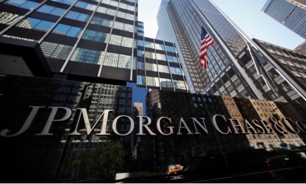 Ganancias trimestrales de JPMorgan se desploman 69% mientras se prepara para alza de préstamos incobrables