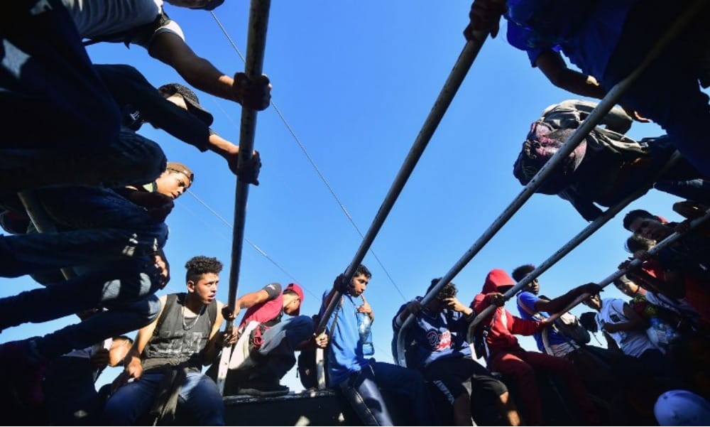 La caravana migrante avanza por México mientras Trump amenaza con recortar ayuda a los países centroamericanos