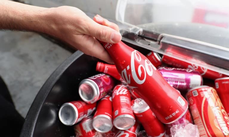 Bottlegate: ‘rechazo’ de futbolistas mueve acciones de Heineken y Coca-Cola