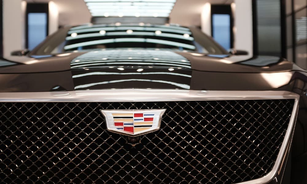 GM frena impacto de la guerra comercial con sus Cadillacs y SUV