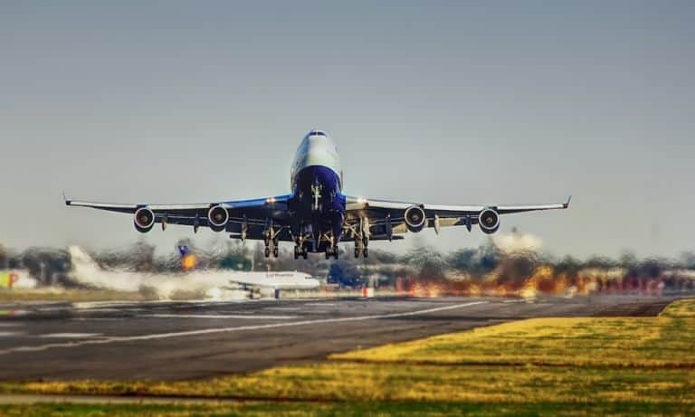 Volar bajo: transporte aéreo de pasajeros en México desciende más de 80% durante abril