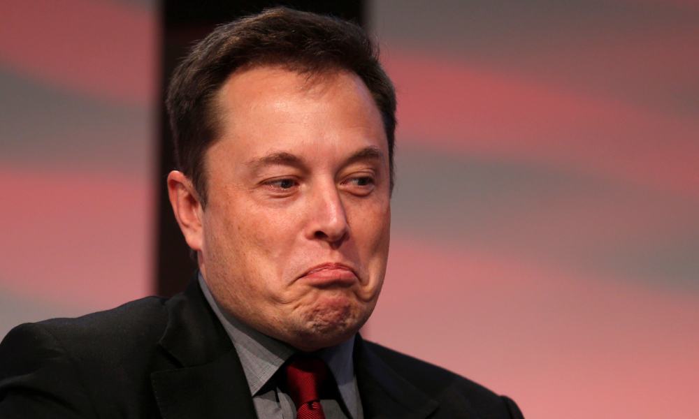 Acciones de Tesla se desploman 10.3% por tuit de Elon Musk