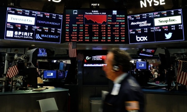 Wall Street cierra con variaciones mixtas a medida que avanzan temores por alza de tasas de la Fed