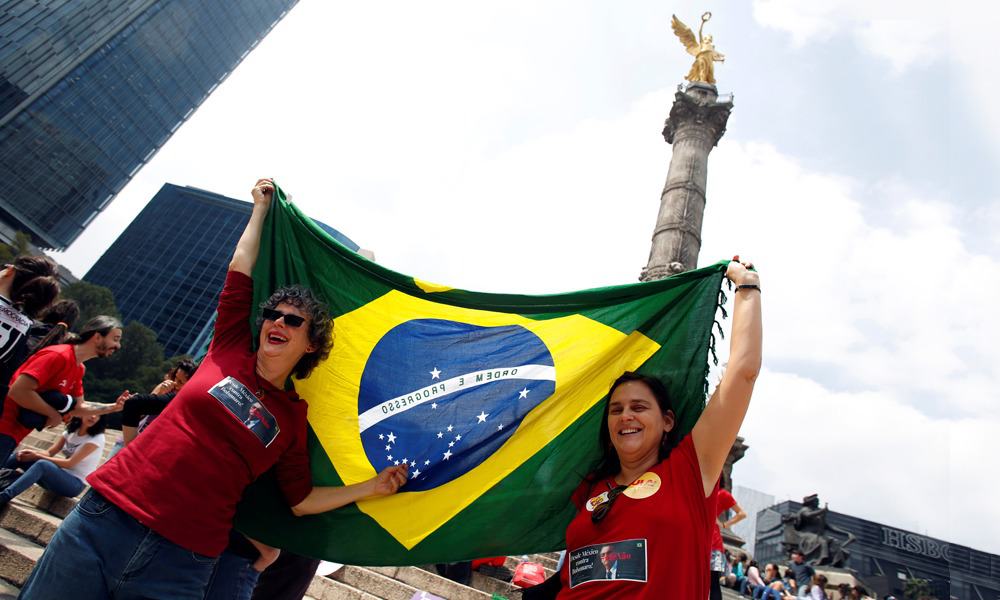México y Brasil aplazan tres años libre comercio de vehículos pesados