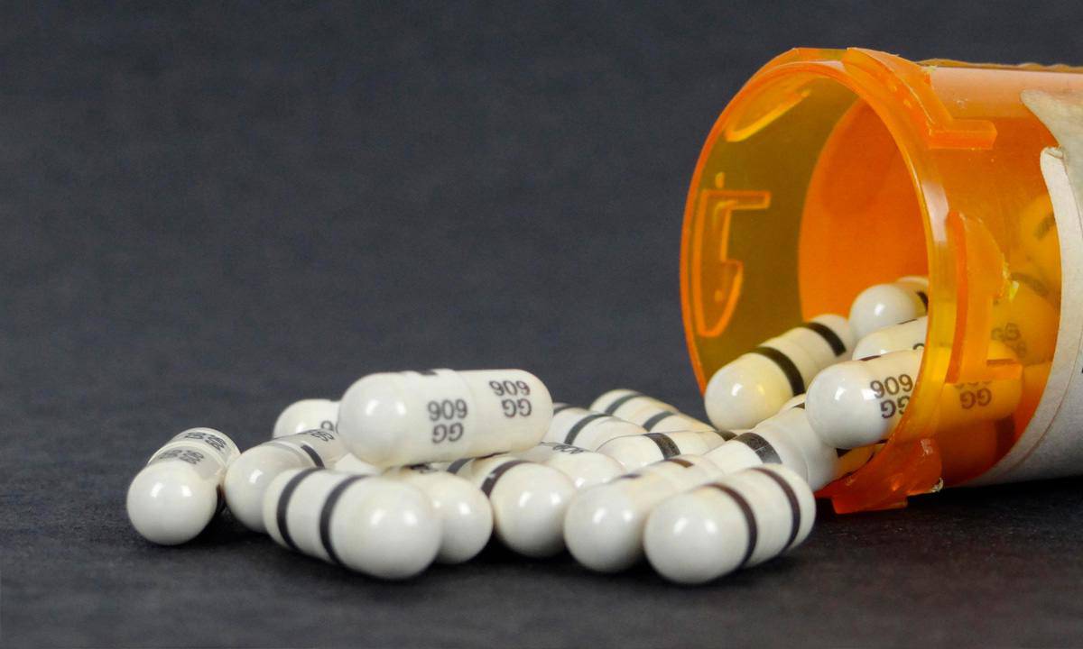 Farmacéuticas alcanzan acuerdo antes de juicio por crisis de opioides en EU