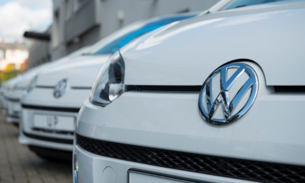 VW eleva a 86,000 millones de dólares inversión en autos eléctricos y autónomos