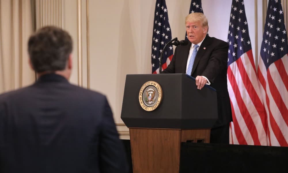 CNN le gana la batalla a Trump: la Casa Blanca debe devolver acreditación a Jim Acosta