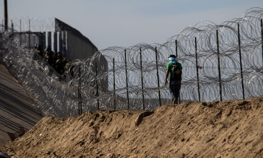 Estados Unidos pone fin a programa que obliga a migrantes a esperar en México