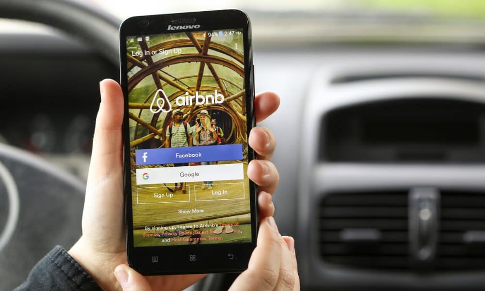 Airbnb se roba a otro ejecutivo de Amazon, de cara a su muy esperado debut en bolsa