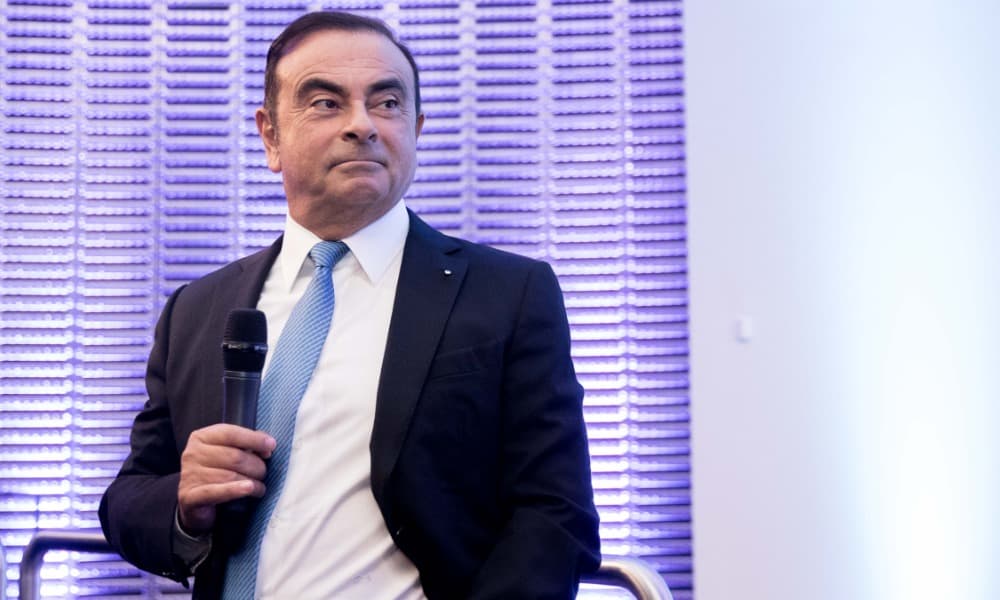Renault mantiene a Carlos Ghosn como máximo dirigente y dice que su paga es legal