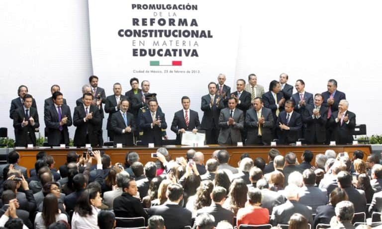 Los más de 40,000 millones invertidos en la reforma educativa enfrentan un futuro incierto