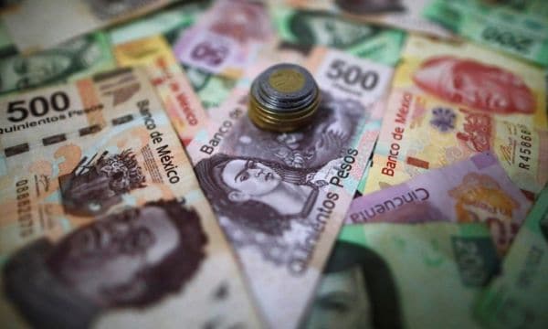 Peso liga cuatro días con ganancias tras endurecimiento de la política monetaria de Banxico