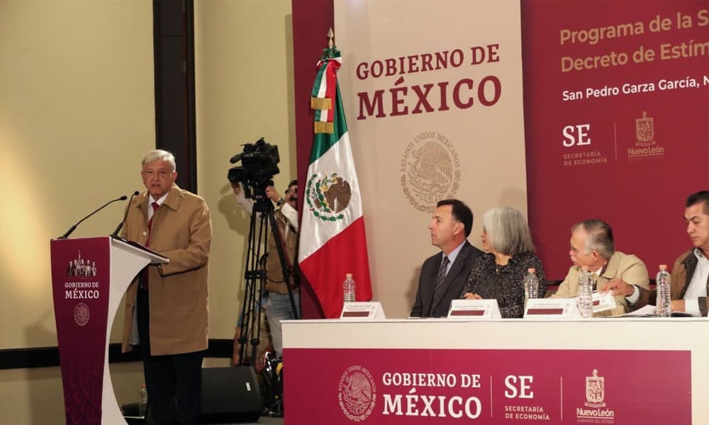 Andrés Manuel López Obrador firma decreto de estímulos fiscales para la frontera norte