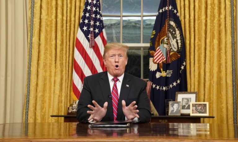 Cómo las mentiras de Trump en su último discurso en la oficina oval costaron más de 270,000 dólares