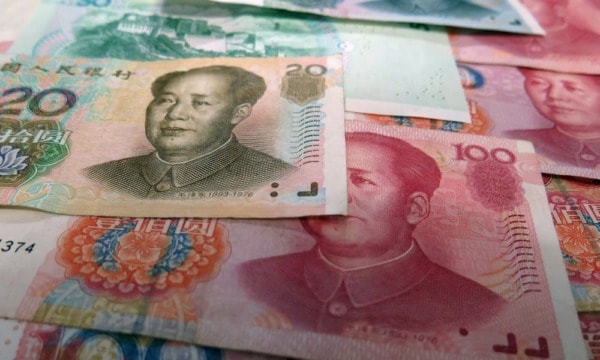 Yuan cae a menor nivel frente al dólar desde 2008 en medio de guerra comercial