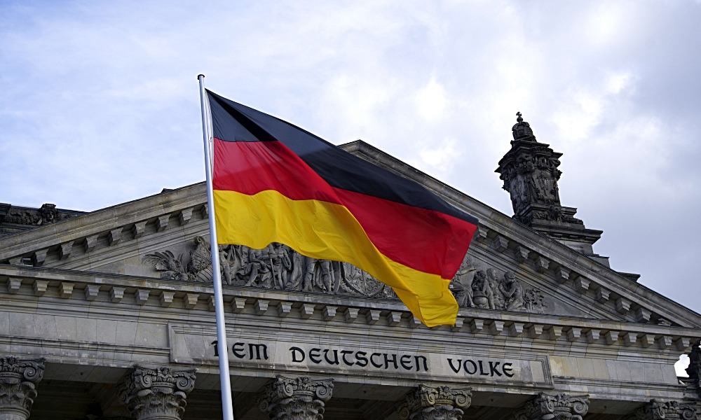 Calificación crediticia de Alemania está en riesgo por mayor gasto: Credit Benchmark