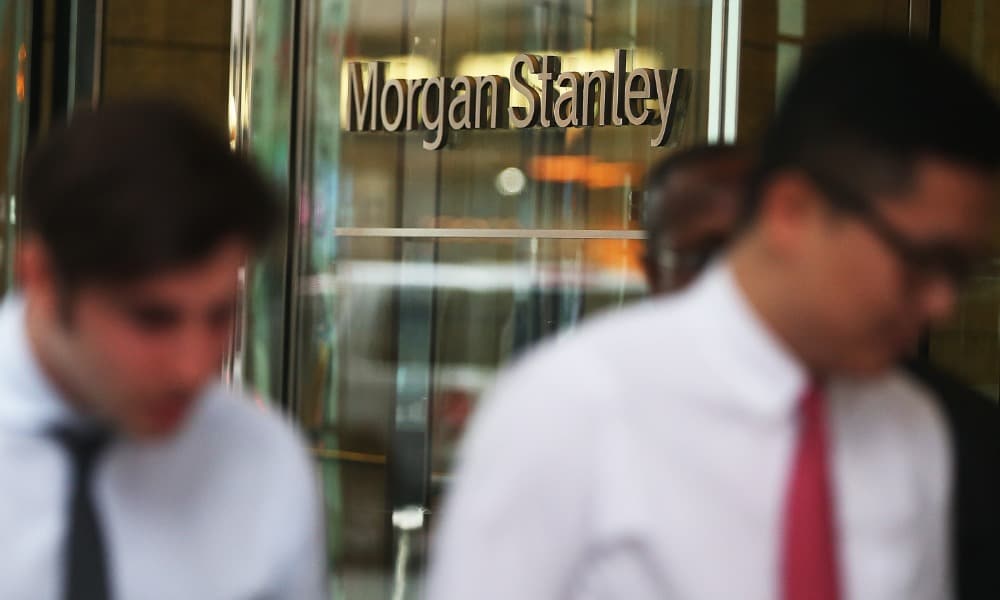 Ganancia de Morgan Stanley se desploma un 30%