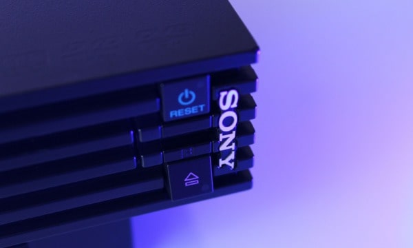 Sony sorprende con ganancias récord, pero reduce el pronóstico de ventas