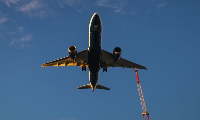 Aerolíneas se preparan para la distribución de la vacuna COVID-19; dosis requieren congelación