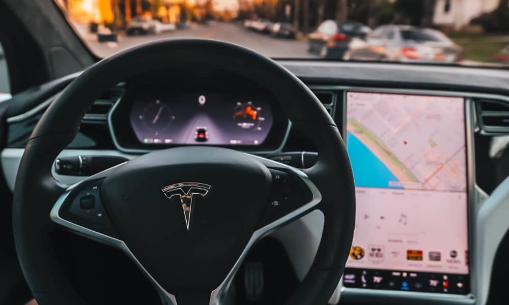 Tesla tiene tecnología seis años más avanzada que Toyota y Volkswagen