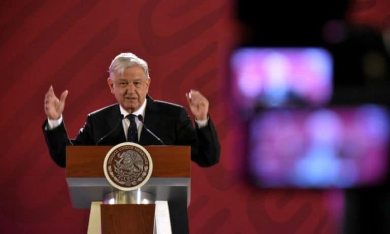 López Obrador pide a la población no acudir a gasolinerías si se tiene combustible en los autos