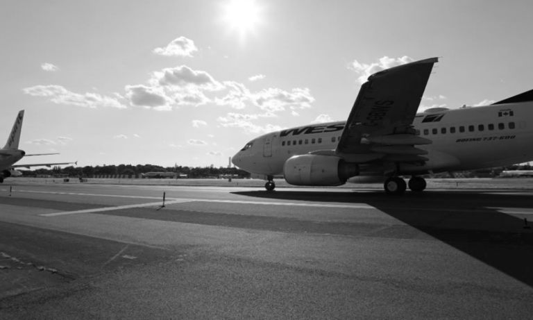 Vuelos en Estados Unidos sufren retrasos por falta de controladores aéreos debido al cierre parcial del gobierno