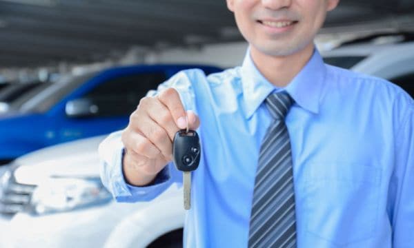 Comprar un auto a crédito será cada vez más caro