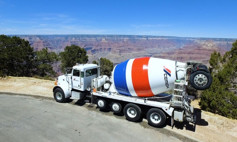 Cemex acuerda vender activos en Alemania por 87 millones de euros y sus acciones suben hasta 2.7%