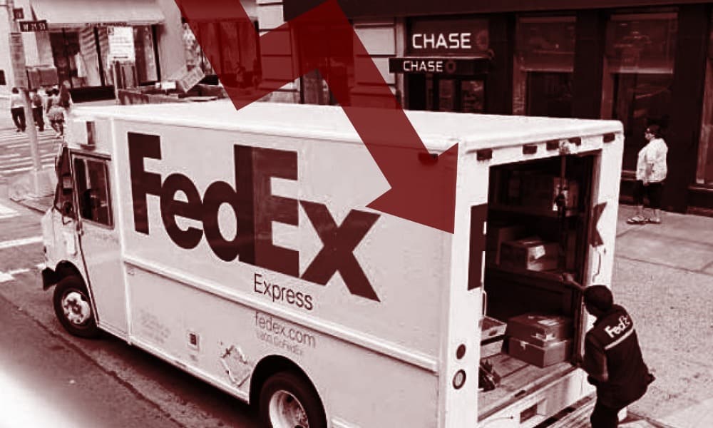 FedEx se desploma en bolsa tras reportar una caída de 40% en sus ganancias