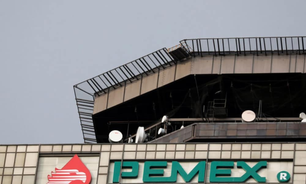 Pemex tiene en abril caída récord en producción de petróleo