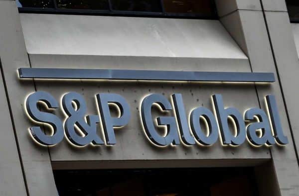 S&P reduce perspectiva de América Móvil, Coca-Cola Femsa y Liverpool tras bajar la de México