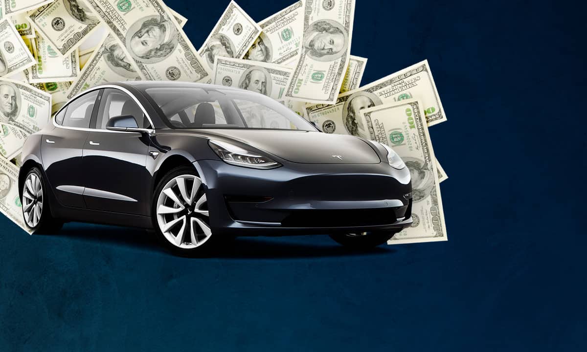Tesla aumenta tamaño de venta de acciones y Musk comprará más títulos