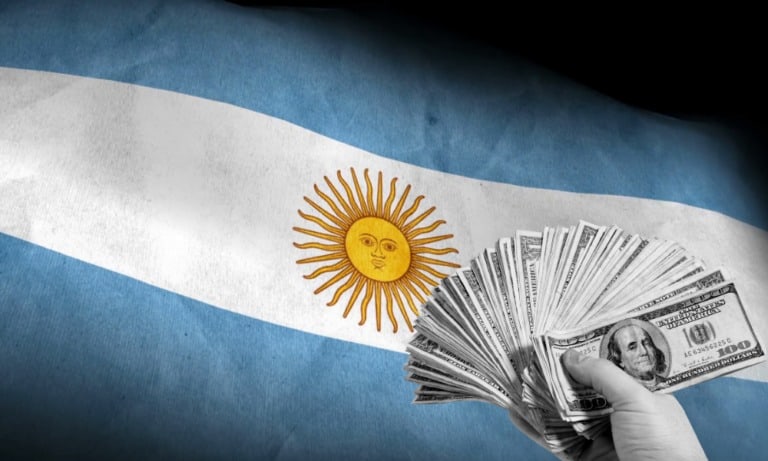 Fitch baja calificación de Argentina y ve mayor probabilidad de un default