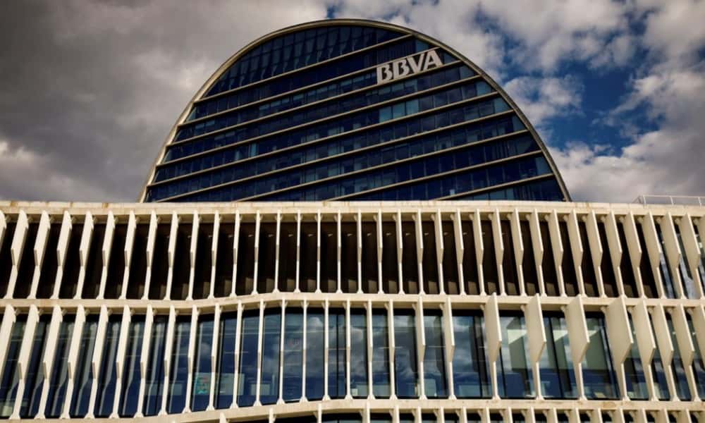 BBVA vende filial estadounidense mientras busca fusión con Banco Sabadell