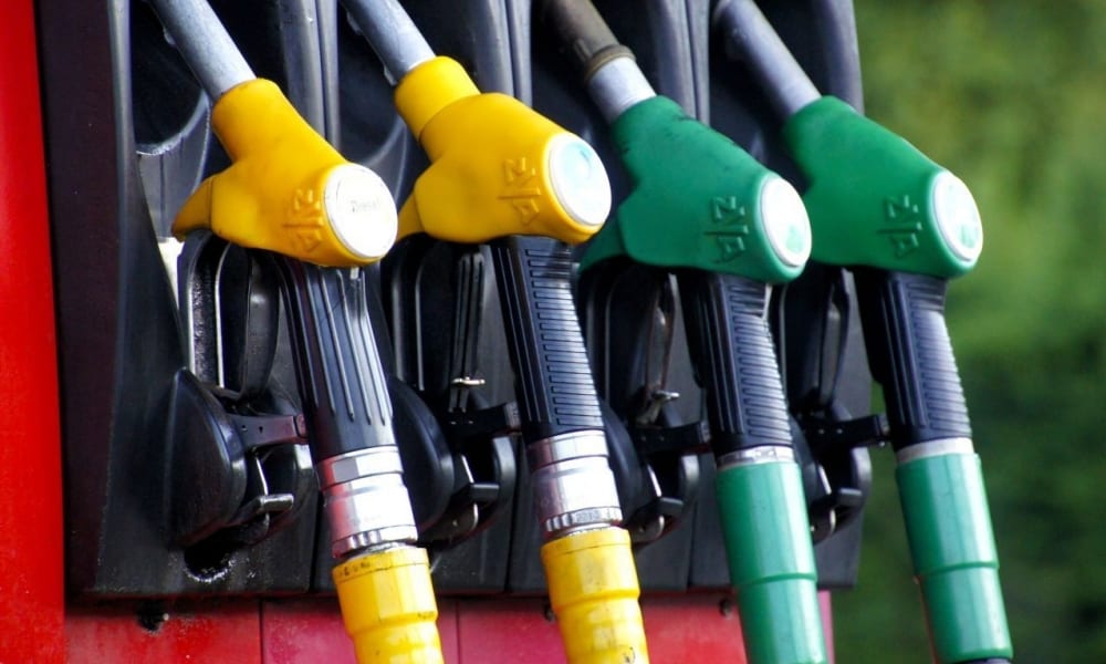 AMLO amenazó con crear una red de gasolineras del gobierno para mejorar la competencia; esto dice la experiencia internacional