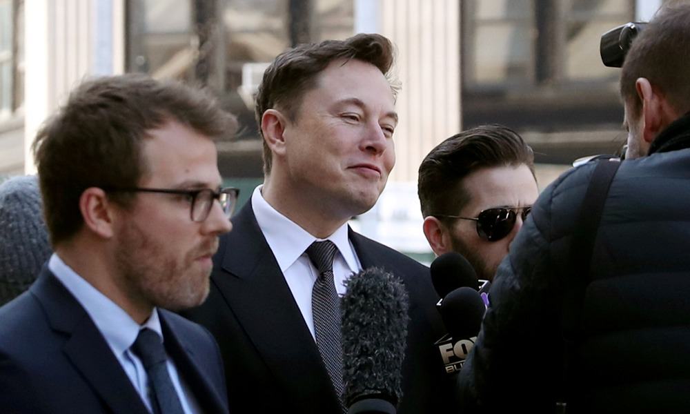 Musk mantiene su cargo en Tesla; autoridad pide que resuelva su disputa con regulador