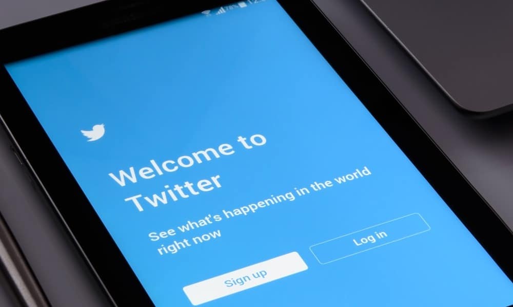 Twitter triplica ganancias en el primer trimestre y, aunque cifra de usuarios cae, a Wall Street no le importa