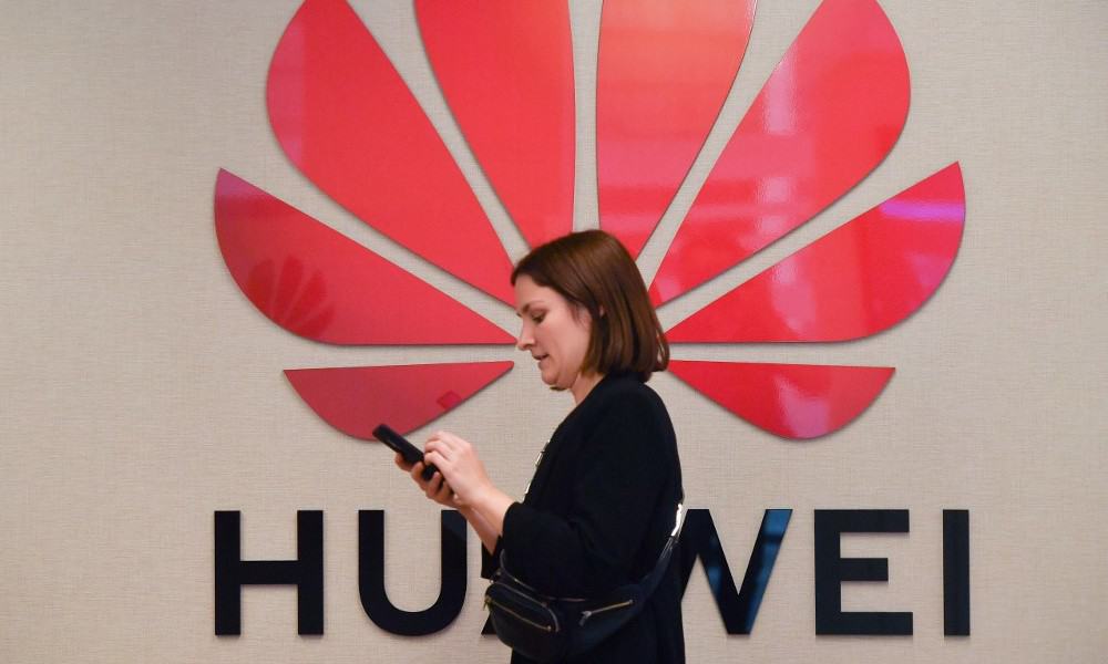 Las ventas de Huawei fuera de China caen 40% tras presión de Trump