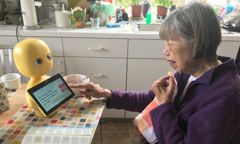 Inteligencia Artificial avanza como una opción para la atención de personas para la tercera edad