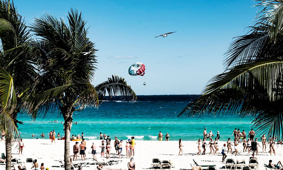 Cancún celebra 48 años de su fundación como destino turístico… con sargazo e inseguridad