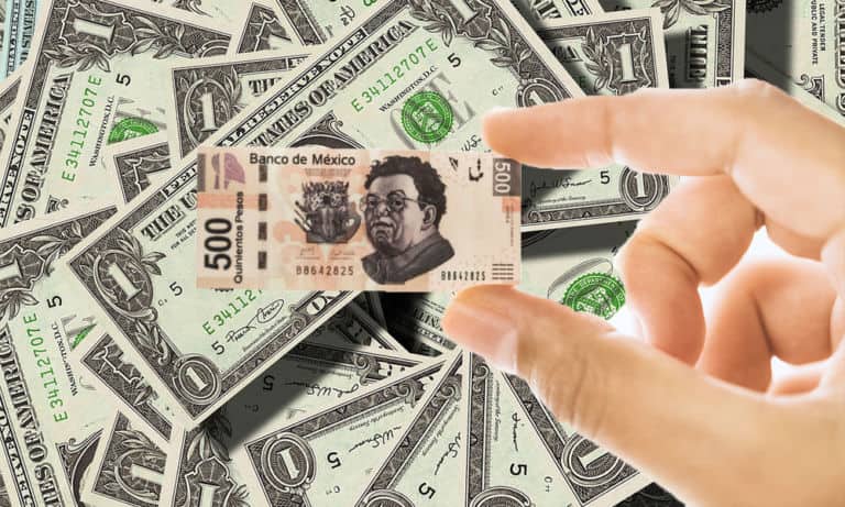 Mercados son arrastrados por desplome en Argentina: peso mexicano se deprecia 0.84%