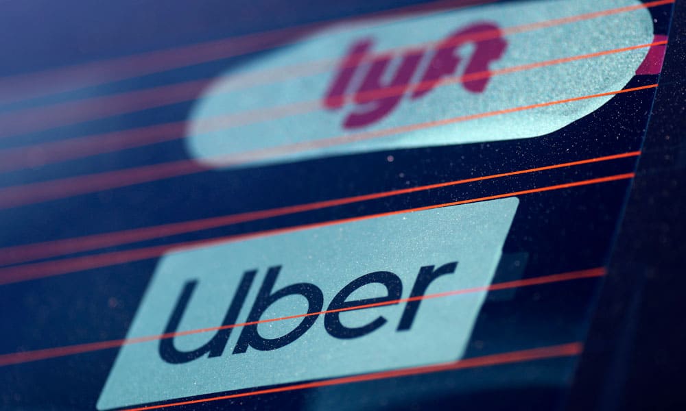 Uber y Lyft tienen estrenos en bolsa contrastantes