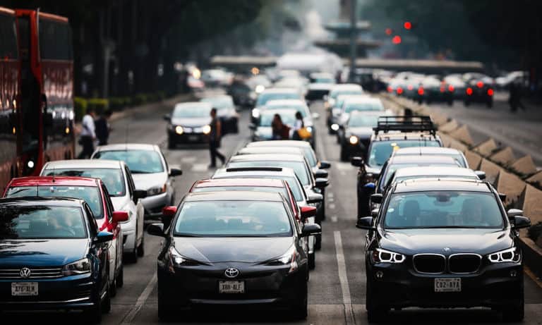 Plan de Reducción de Emisiones en CDMX, insuficiente para reducir el uso del coche y la contaminación