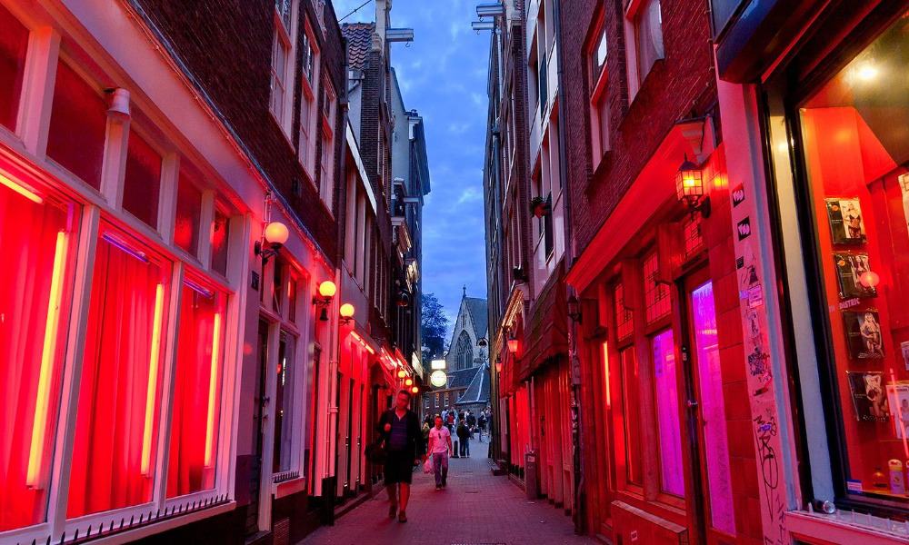 ¿Adiós al Barrio Rojo de Ámsterdam? Alcaldesa propone cambios a este sector, que aporta 2,500 mde a la economía