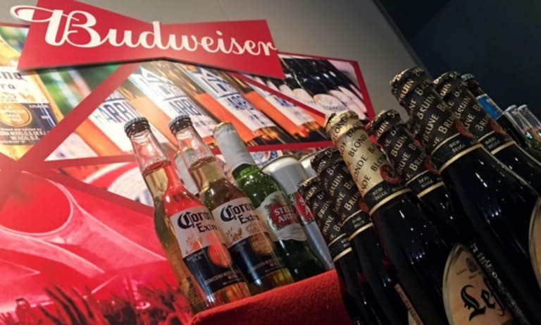 ¡Salud! AB InBev recauda 5,000 mdd en su OPI de Hong Kong