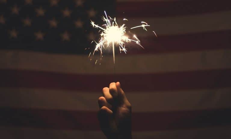 Patriotismo en Estados Unidos está en niveles mínimos históricos: Gallup