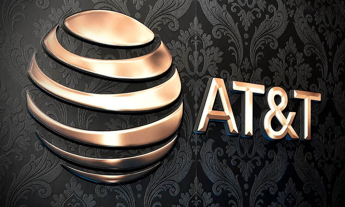 CEO de AT&T México envía carta a líder de telefonistas en rechazo a comentarios contra Mónica Aspe