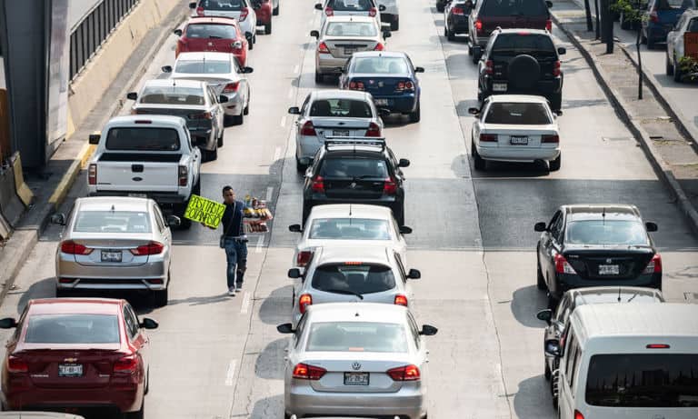 Multas en CDMX por autos con placas de otro estado serán para vehículos de lujo