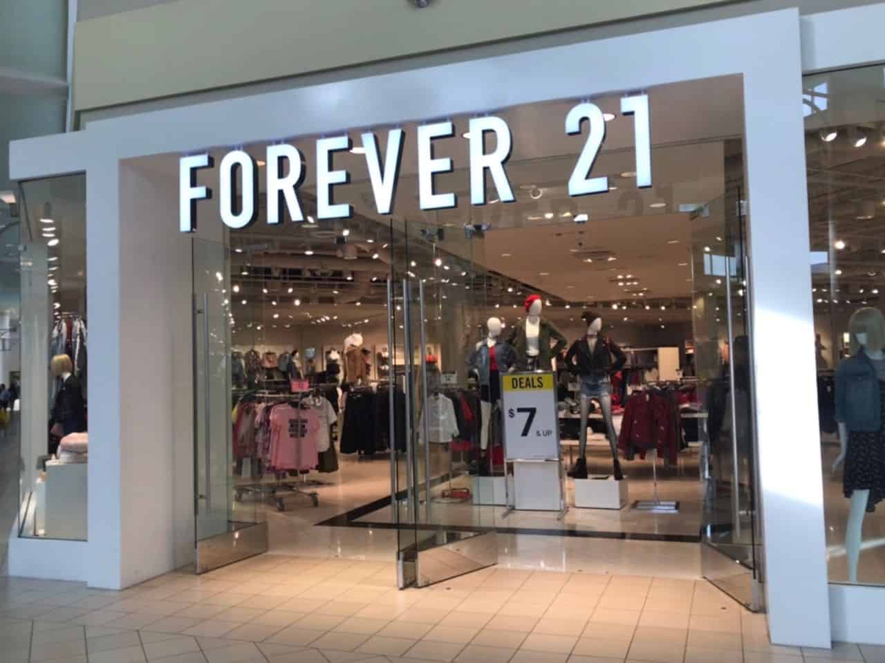 Forever 21 cerrará 350 tiendas tras declararse en quiebra