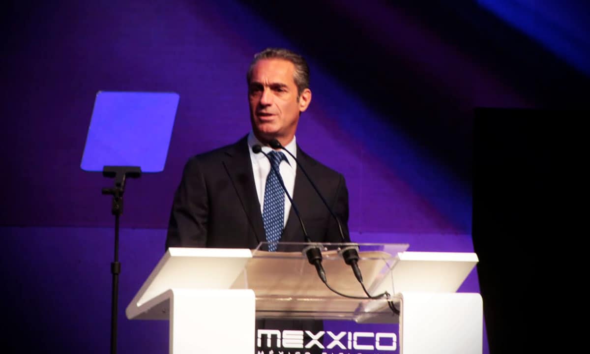 América Móvil refrenda compromiso de inversión en telecomunicaciones en México